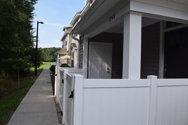 Building Photo - 1208 Tides Edge Ct