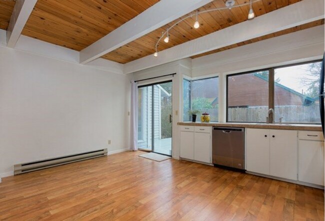 Foto del edificio - Welcome to this great 3-bedroom, 2 1/2-bat...