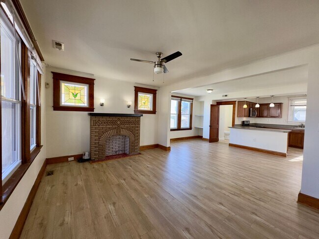 Foto del edificio - Fantastic 3-Bedroom Overlea Home with Open-Floor Plan!