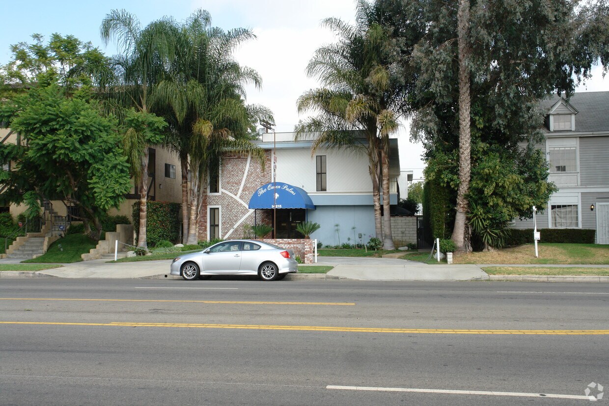 Foto del edificio - 14215 Burbank Blvd
