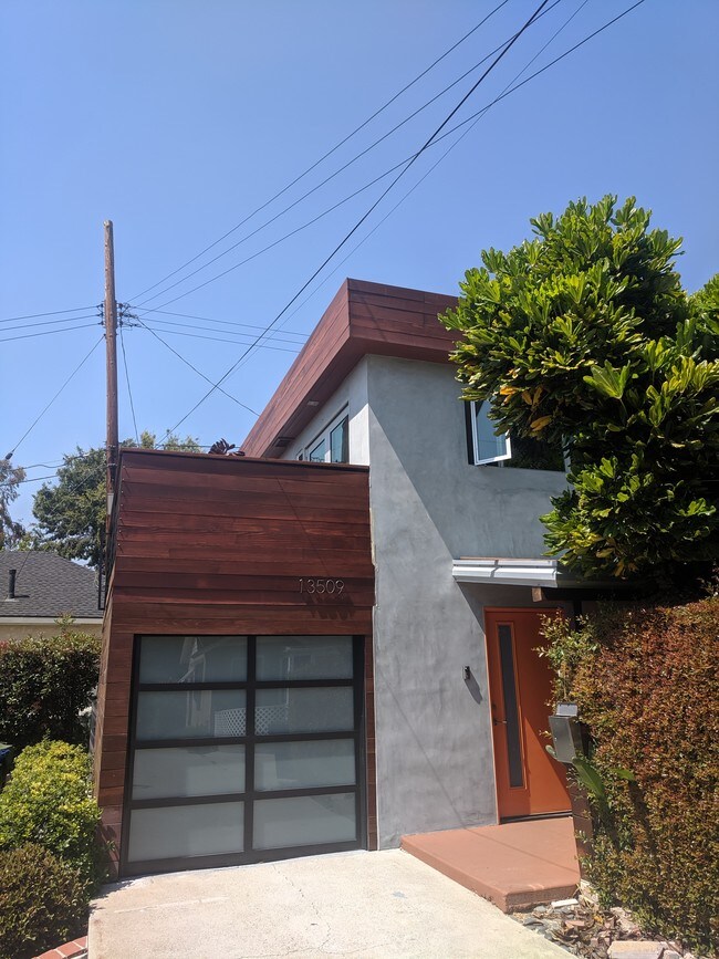 Día - 13509 Terrace Pl