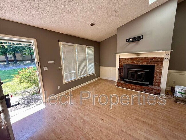Foto del edificio - 1401 Elmdale Pl