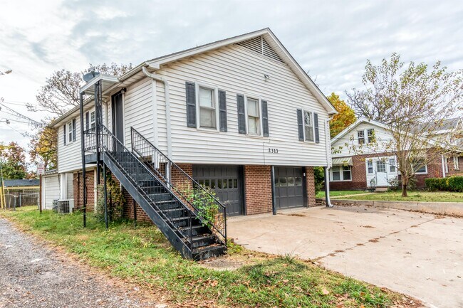 Building Photo - 2313 Dodson Ave