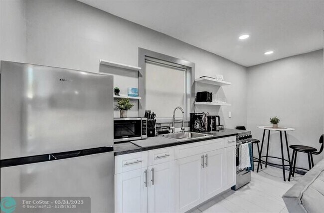 Building Photo - 824 S 20th Ave