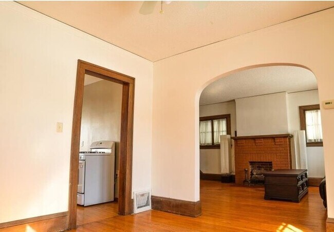 Building Photo - Spacious 2 Bedroom 2 Bath Dayton's Bluff Home in St. Paul