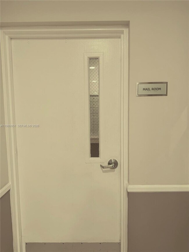 Foto del edificio - 900 SW 8th St