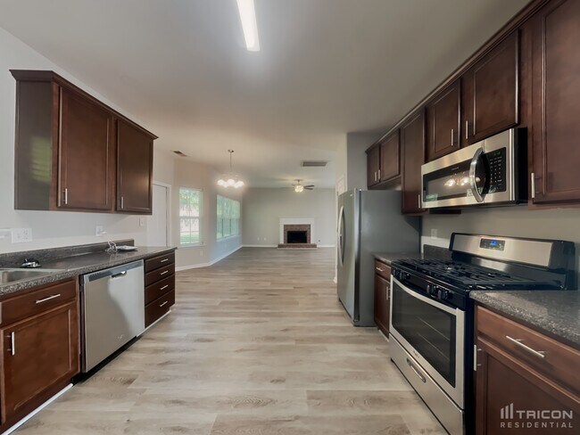 Foto del edificio - 1999 Oakbluff Way SW
