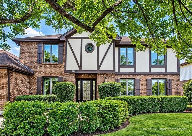 Foto del edificio - 6201 Sleepy Hollow Ln