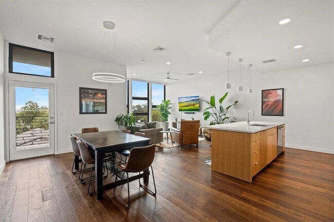 Foto del edificio - 1322 E 12th St
