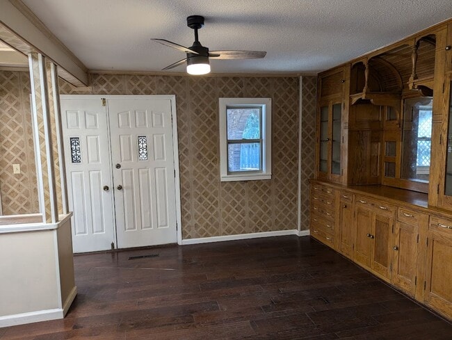 Foto del edificio - First Floor 3 Bed 2 Bath Apartment