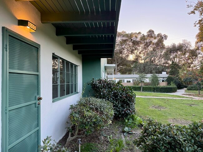 Building Photo - 5560 Village Grn