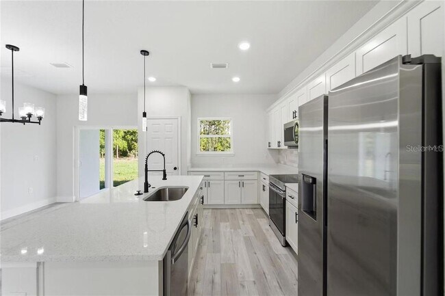 Building Photo - 3286 W Crandon Dr