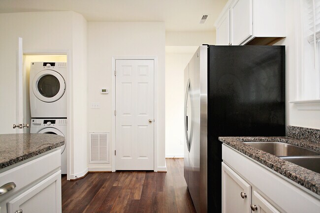 Foto del edificio - Dog-Friendly Old Trail Townhome