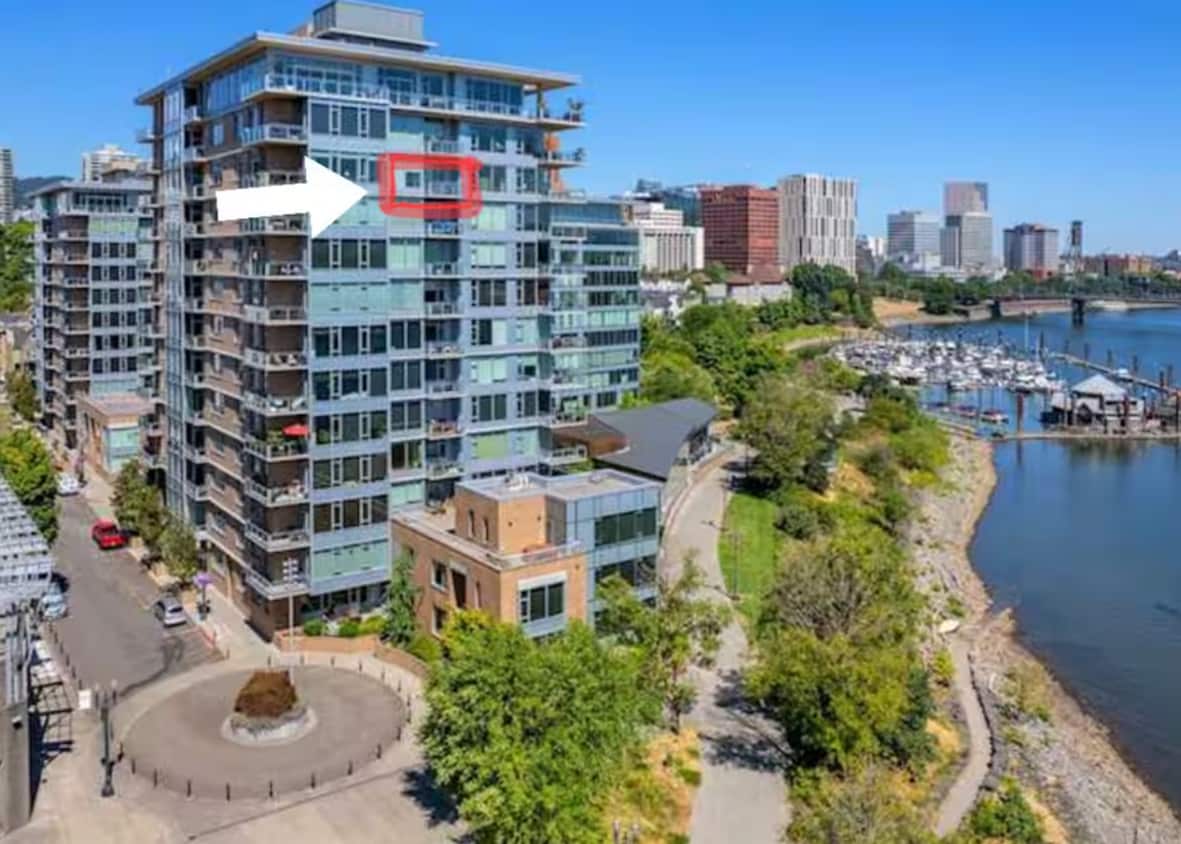 Primary Photo - Beautiful 1 Bed 1 Bath Waterfront Condo w/...