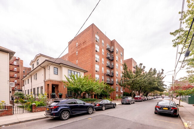 Foto del edificio - 1855 E 12th St