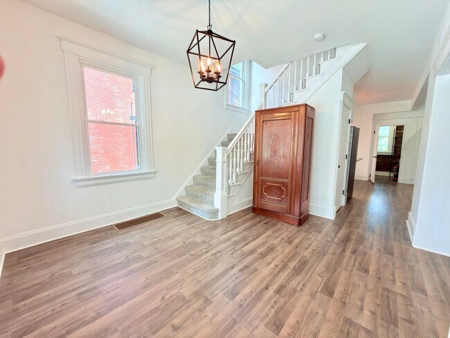 Building Photo - 2216 Burnet Ave