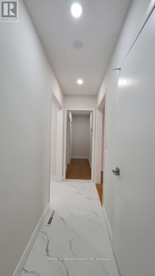 Building Photo - 83 Thickson Rd