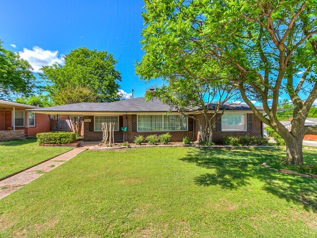 Foto del edificio - Location, Location, Location - Cute home m...