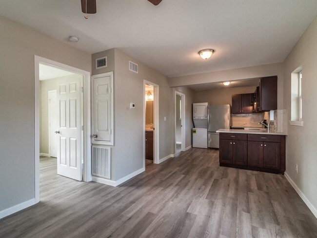 Foto del edificio - 1819 Cove Park Dr