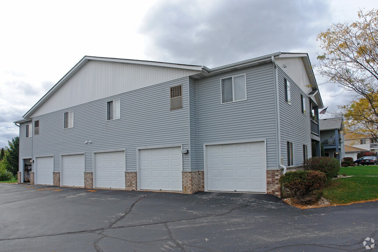 Building Photo - 305 Meadowview Ct