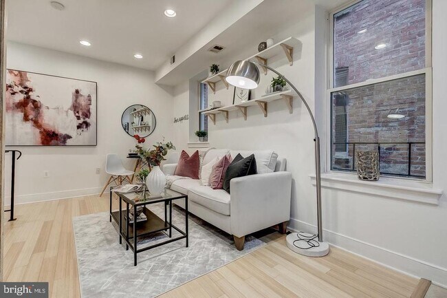 Foto del edificio - 1108 Columbia Rd NW