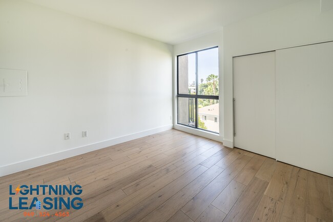 Building Photo - 8811-8815 Burton Way