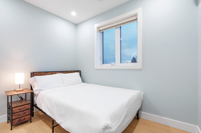 Building Photo - 2393 Bonaccord Dr