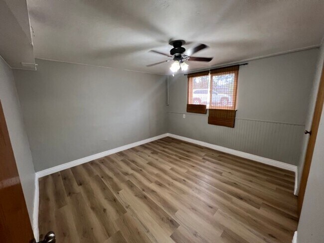 Building Photo - Gorgeous 2 Bedroom home close to Sloan's Lake and Downtown!