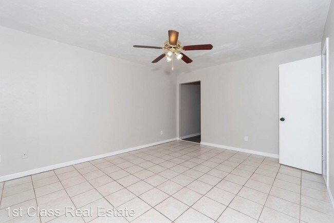 Building Photo - 2 br, 1.5 bath House - 6200 Geneva Way Unit B