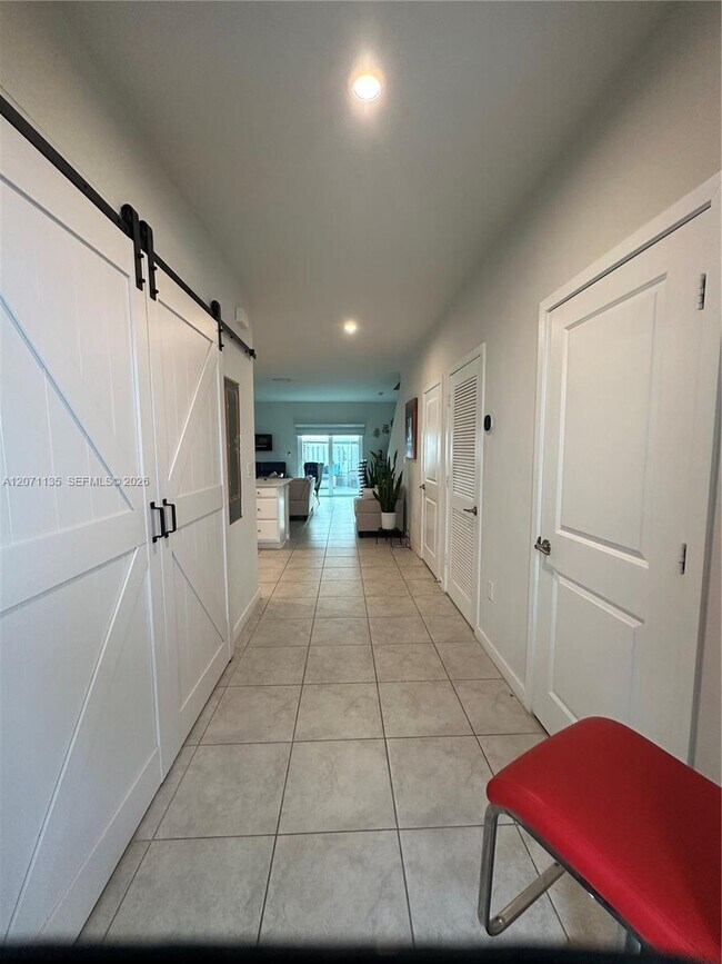 Foto del edificio - 384 NW 11th St