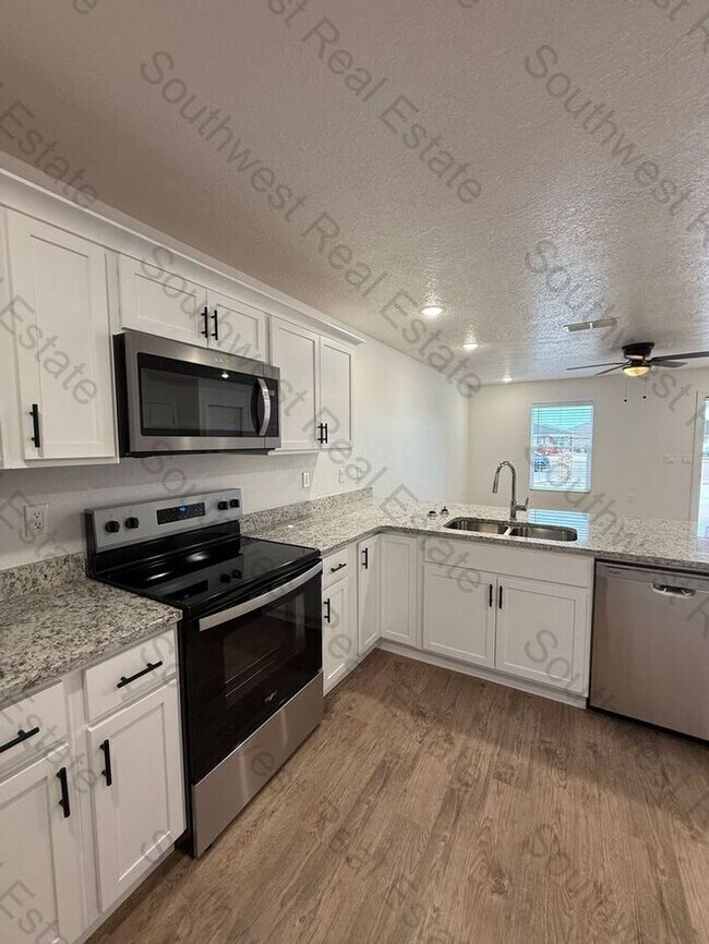 Foto del edificio - New Spacious 2 bedroom 2 bath Duplex.