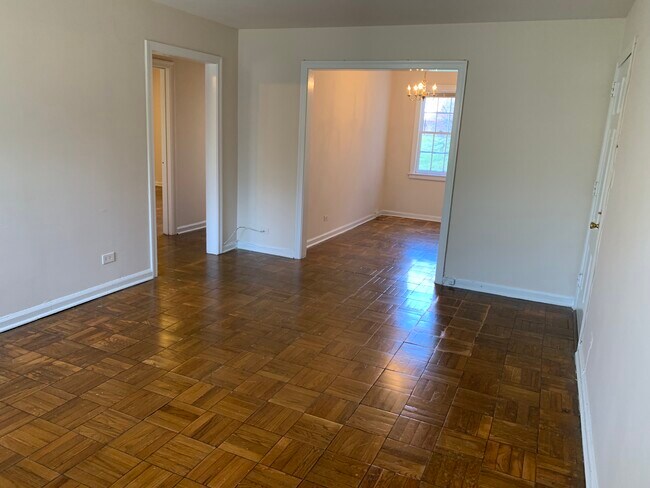 Foto del edificio - 2820 Fairway Dr