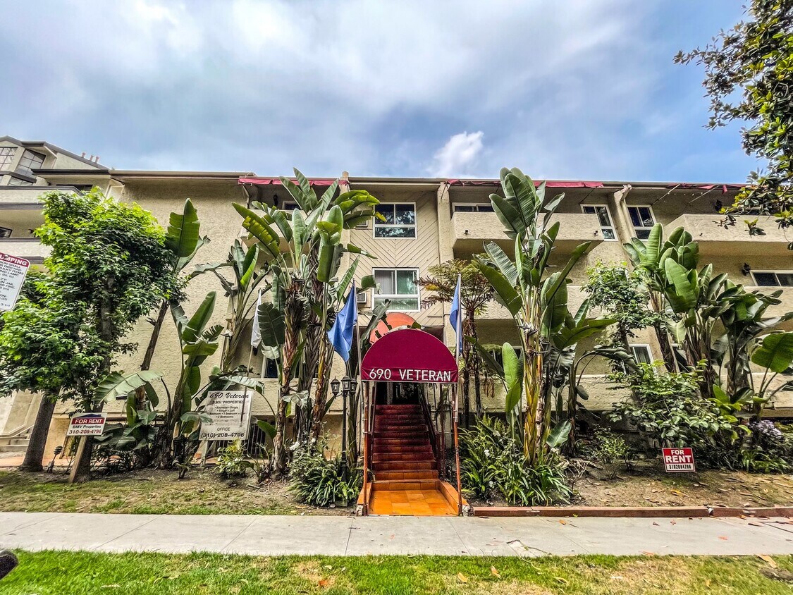 Foto principal - 690 Veteran Ave