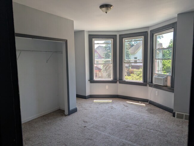 Foto del edificio - 430 Dawson Ave
