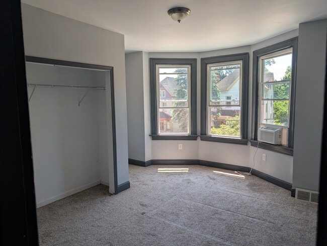 Building Photo - 430 Dawson Ave