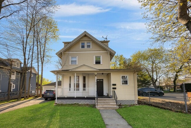 Photo - 460 Orchard St House