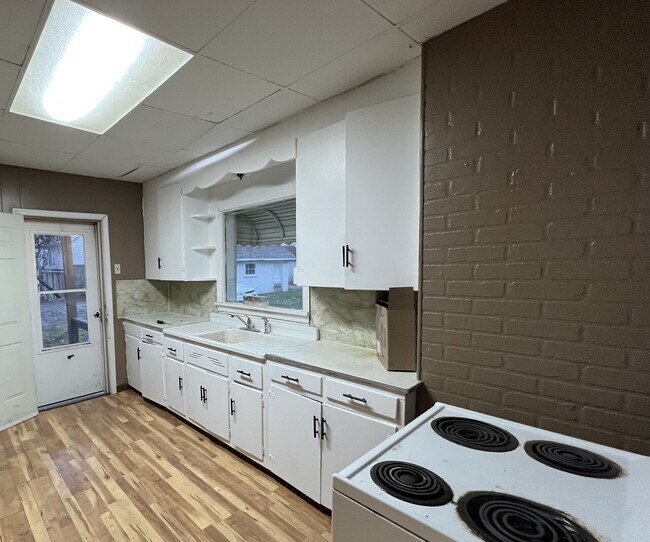 Building Photo - 929 Winslow Ave