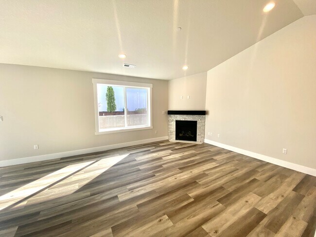 Great Room Fireplace - 604 NW 9th Ave