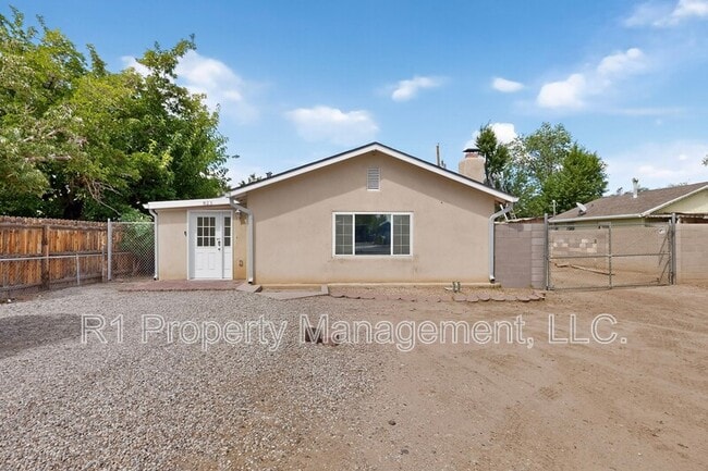 Building Photo - 823 San Lorenzo Ave NW