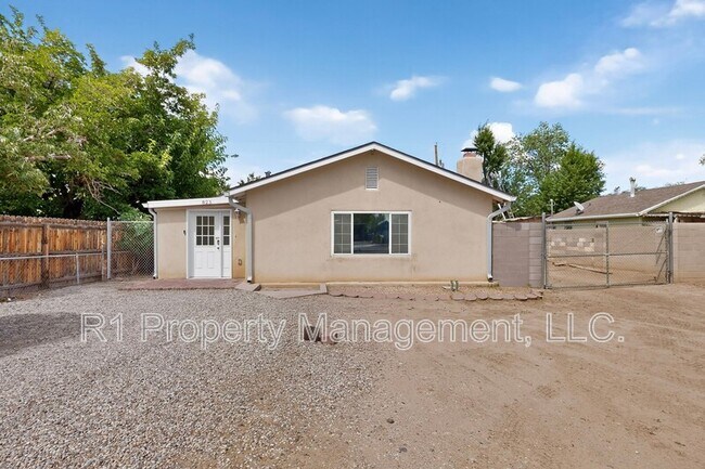 Foto del edificio - 823 San Lorenzo Ave NW