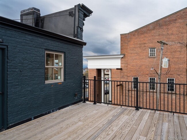 Building Photo - 702-704-704 Columbia St