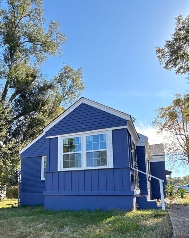 Building Photo - 1064 Brower St