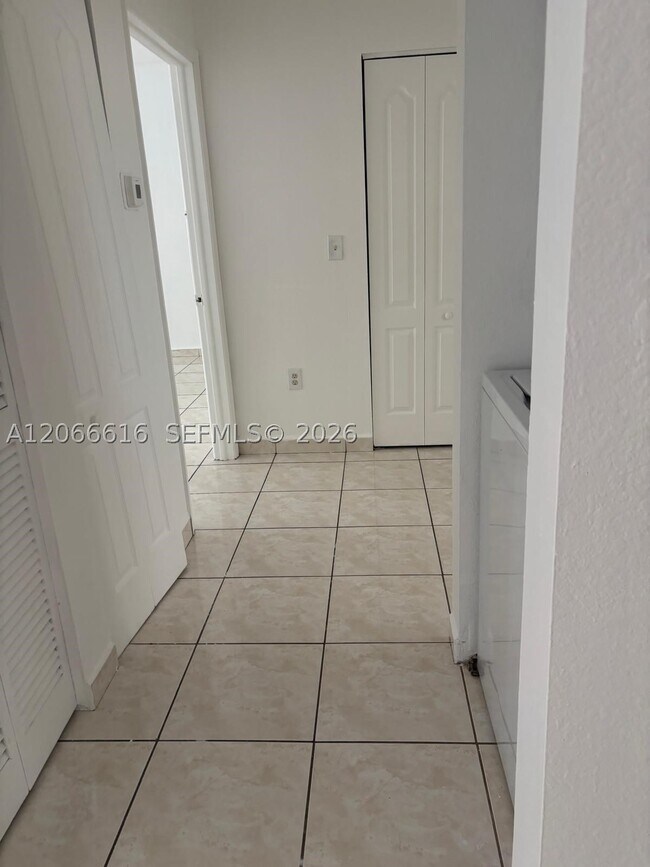 Foto del edificio - 2953 W 80th St