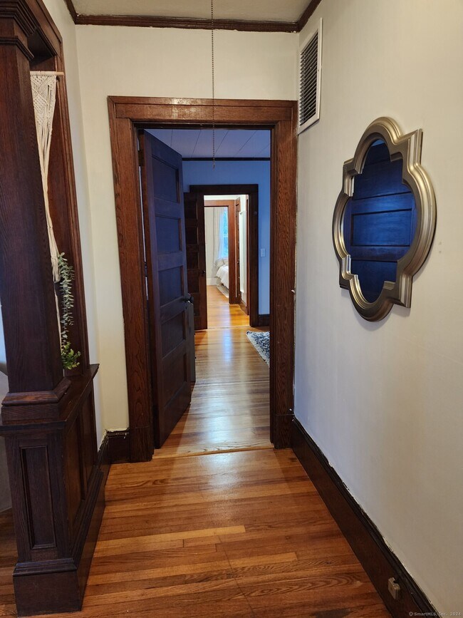 Building Photo - 458 Hillside Ave
