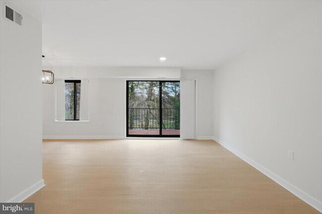 Foto del edificio - 125F Clubhouse Dr SW