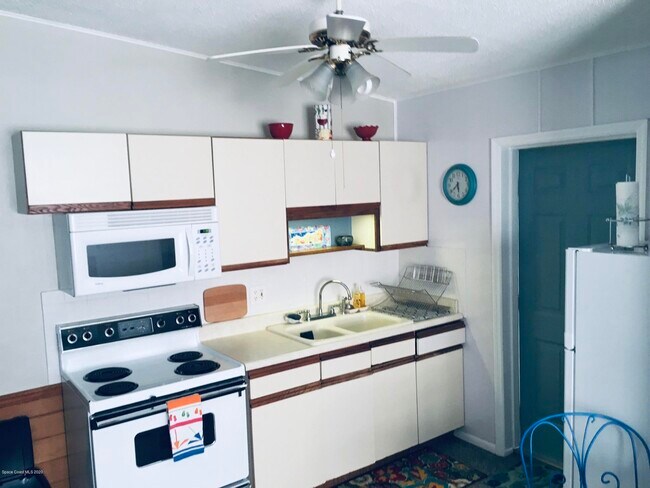 Foto del edificio - 341 Woodland Ave