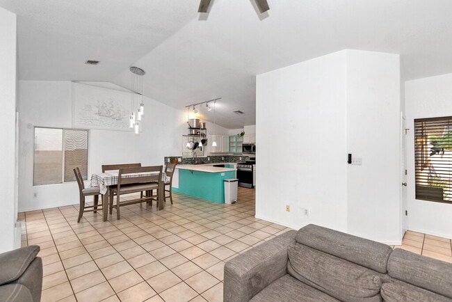 Building Photo - "3-Bedroom, 2-Bathroom Solar Home with a Pool in Mesa Del Sol!"