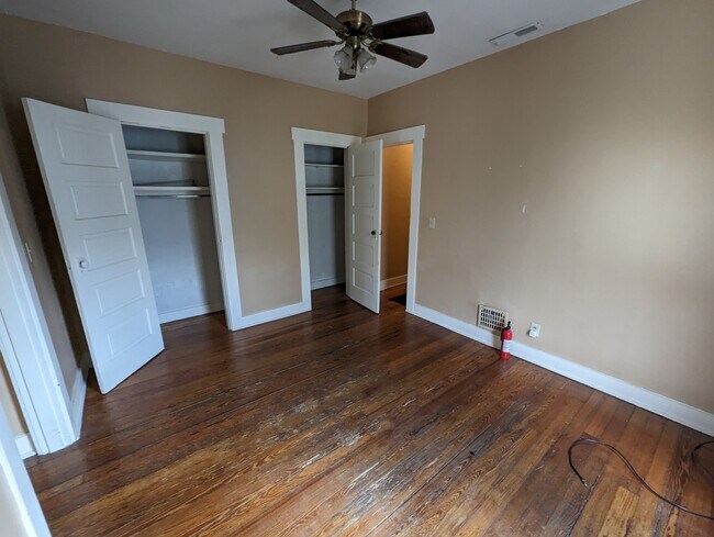 Building Photo - 341 Park Dr