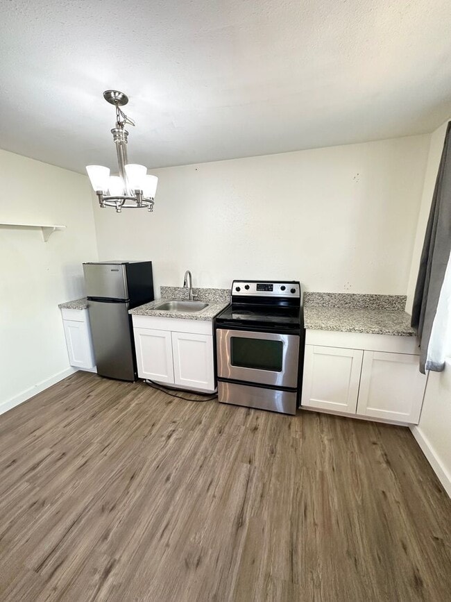 Building Photo - Studio House For Rent ASAP!