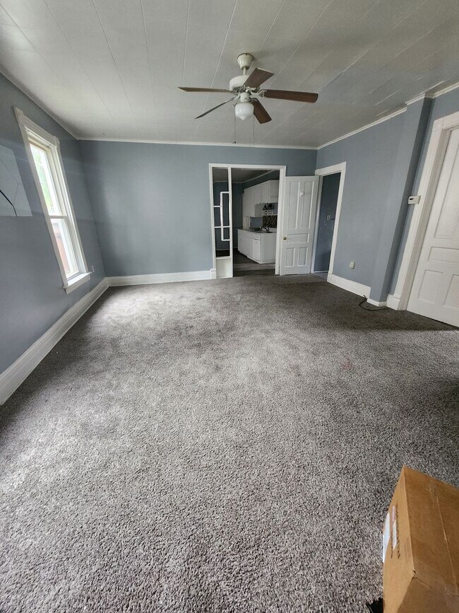 Building Photo - Lower 3 bbedroom unit WILL WORK WITH SECTI...